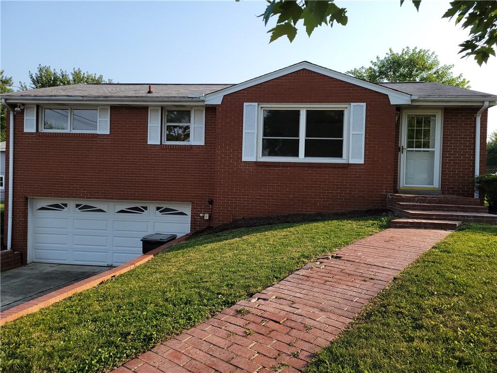 20 Rolling Road Cranberry Township, PA 16066 - Photo 2 of 25 Gallery Image 2