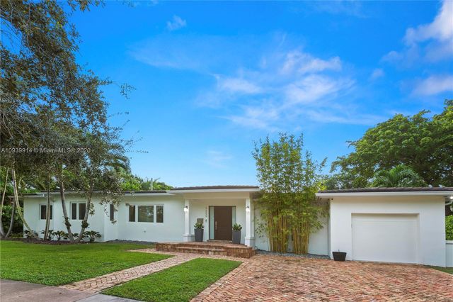 a view of a entryway in front of house