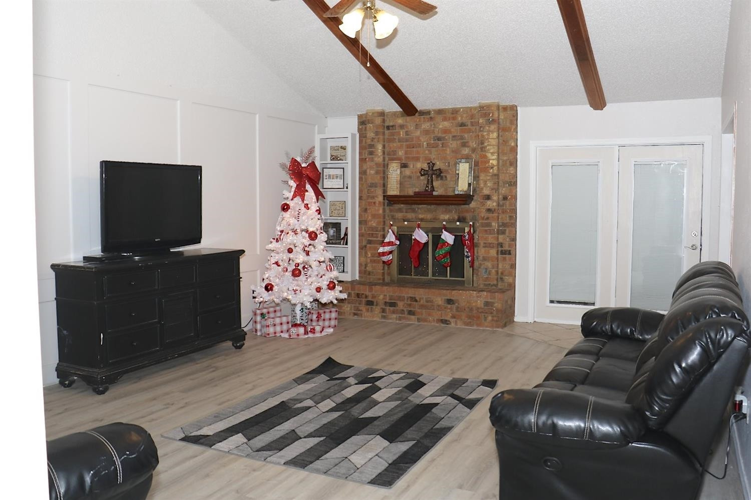 7004 Elkhart Avenue Lubbock, TX 79424 - Photo 20 of 44 a living room with furniture and a flat screen tv