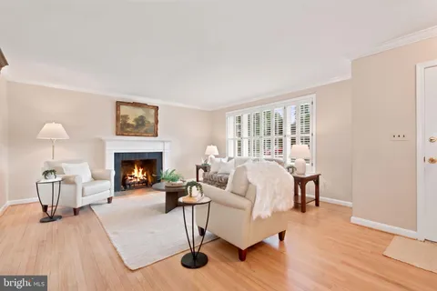 $900,000 | 4509 Clearbrook Lane, Kensington, MD 20895