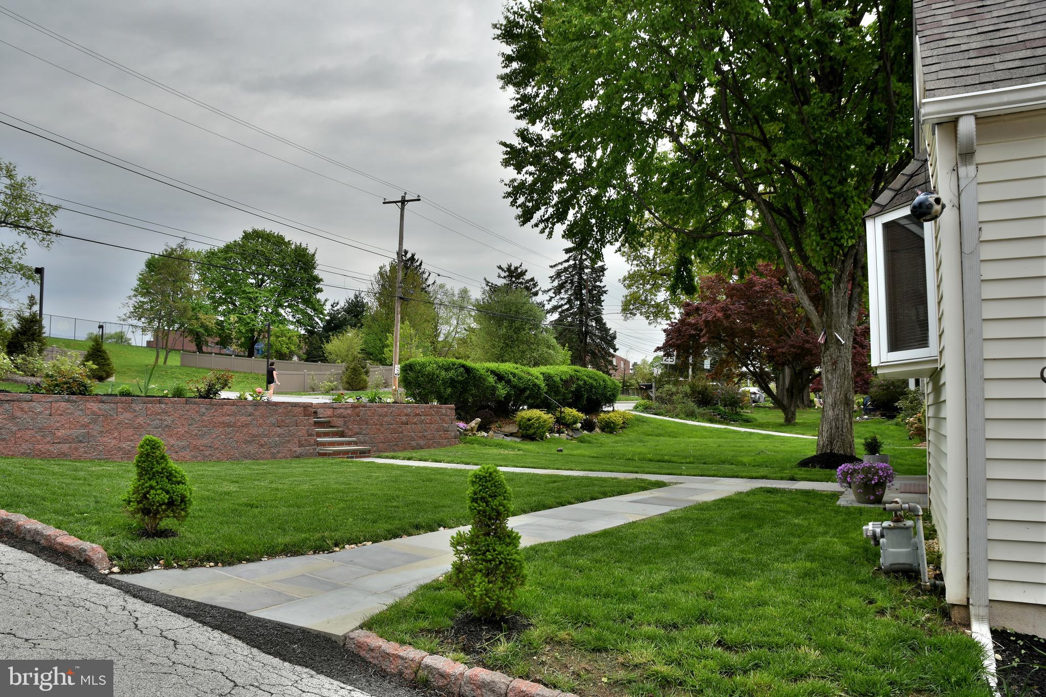 901 Old Lancaster Road Berwyn, PA 19312 - Photo 7 of 37 Front and street
