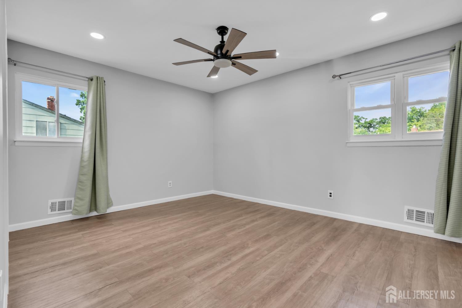 125 Jeff Street Edison, NJ 08837 - Photo 19 of 45