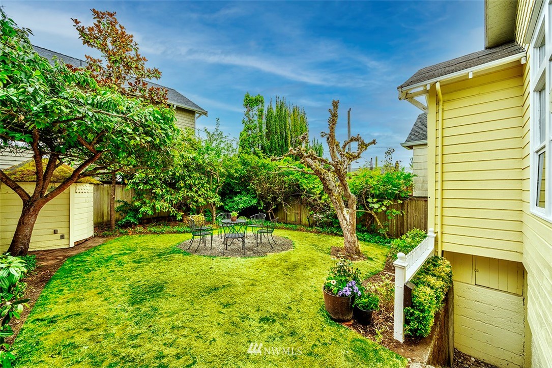 165 Northwest 73rd Street Seattle, WA 98117 - Photo 2 of 16