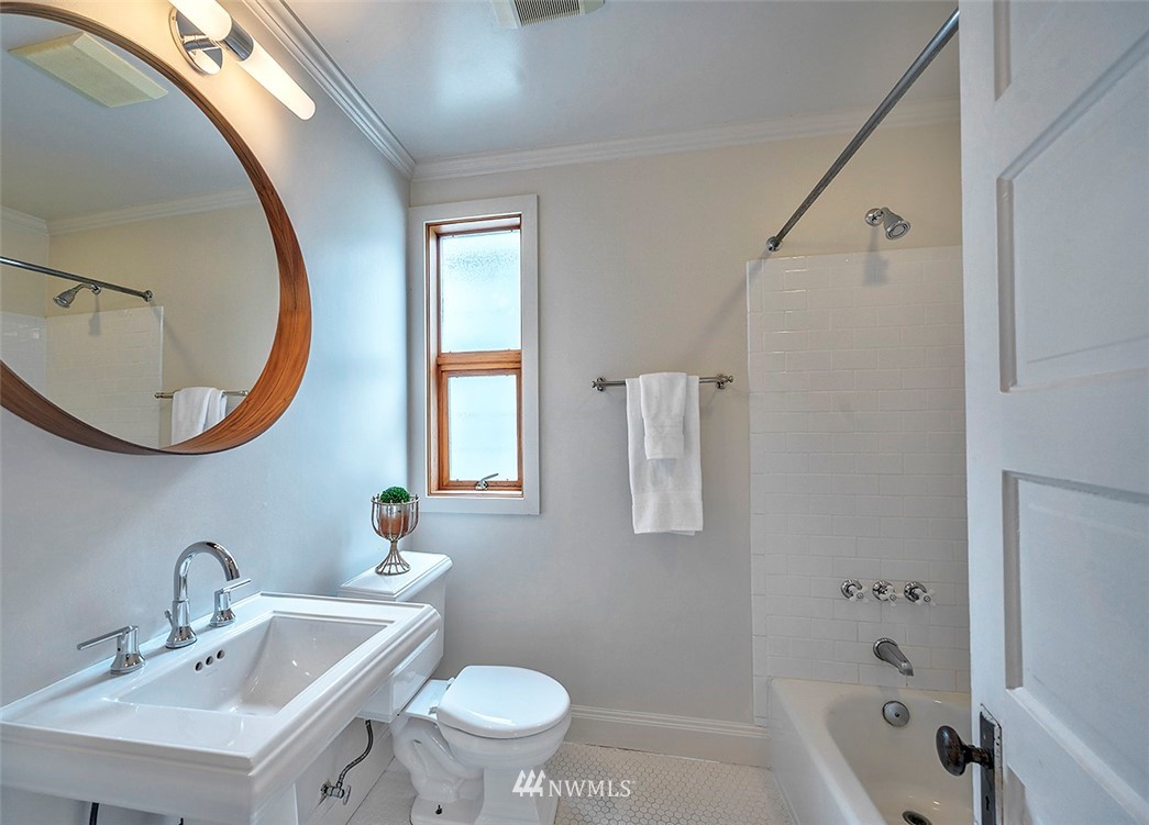 165 Northwest 73rd Street Seattle, WA 98117 - Photo 12 of 16