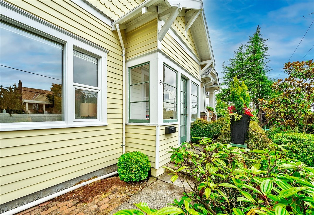 165 Northwest 73rd Street Seattle, WA 98117 - Photo 3 of 16