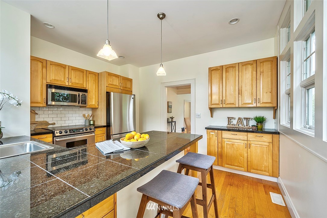 165 Northwest 73rd Street Seattle, WA 98117 - Photo 4 of 16