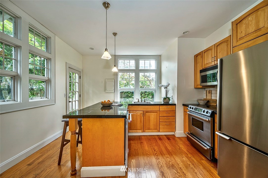 165 Northwest 73rd Street Seattle, WA 98117 - Photo 5 of 16