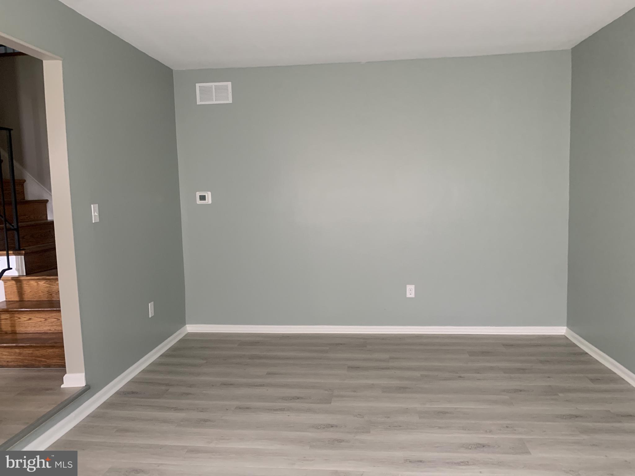 517 Garrick Road Hockessin, DE 19707 - Photo 14 of 45 Living room