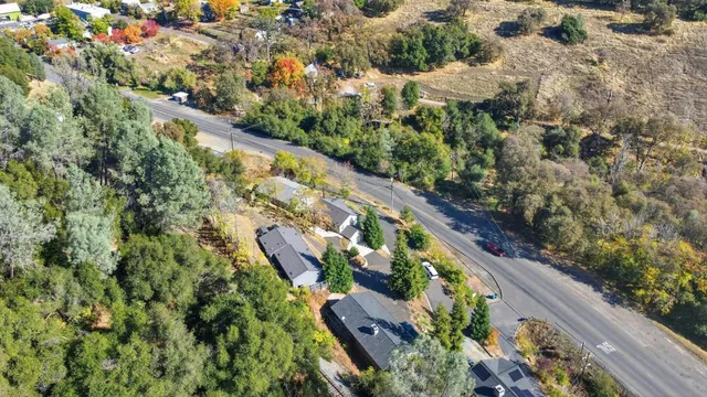 a view of a house with backyard and garden