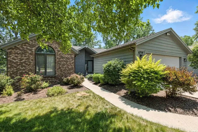 $414,900 | 6719 West Canal Pointe Lane, Fort Wayne, IN 46804