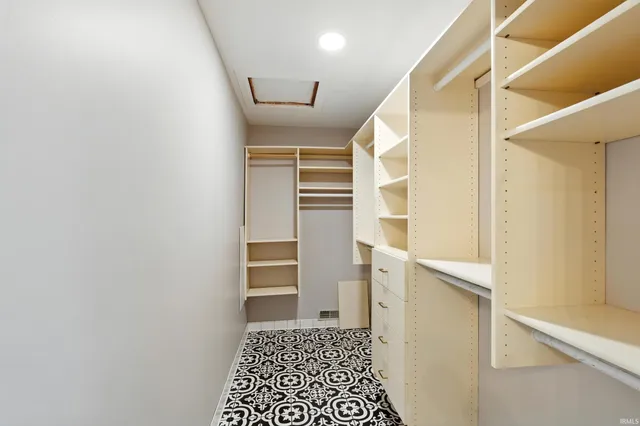 $414,900 | 6719 West Canal Pointe Lane, Fort Wayne, IN 46804