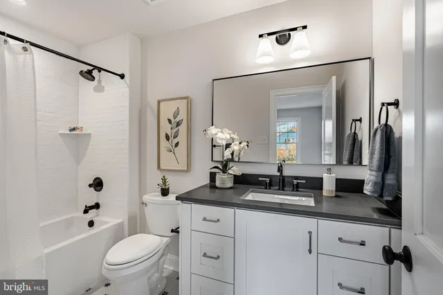 $3,325,000 | 407 Oakwynne Drive, Wynnewood, PA 19096