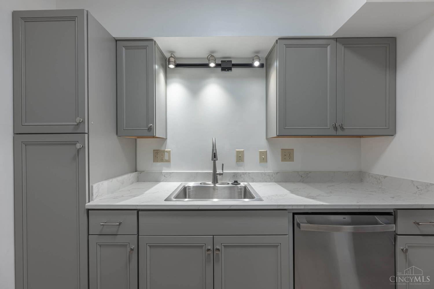 7268 East Galbraith Road, Unit A Cincinnati, OH 45243 - Photo 16 of 39