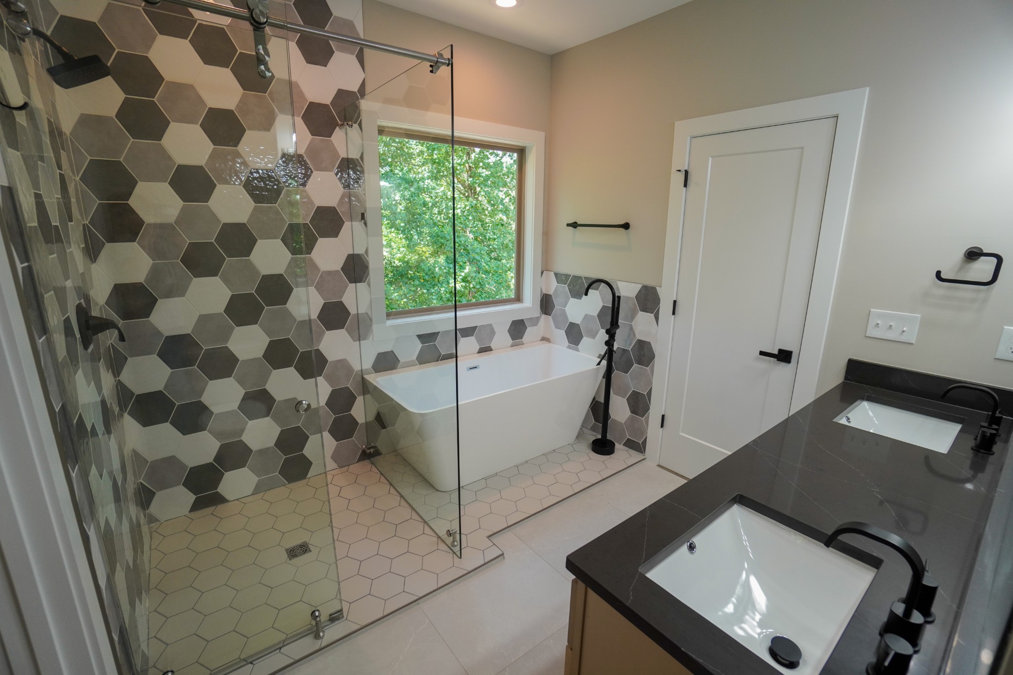 3001 Wixtown Road Westmoreland, TN 37186 - Photo 12 of 30 a bathroom with a bathtub and a shower