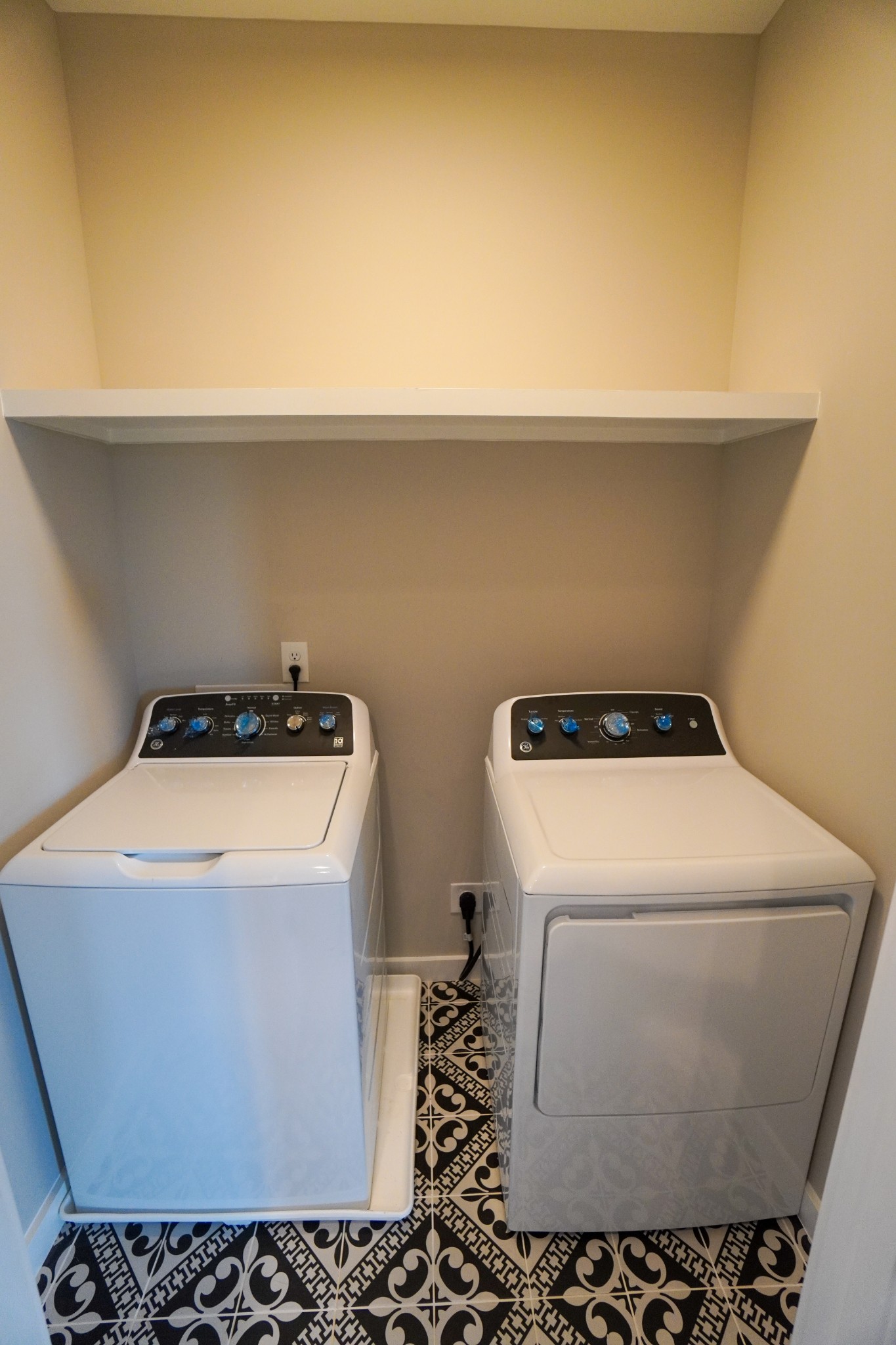 3001 Wixtown Road Westmoreland, TN 37186 - Photo 22 of 30 a utility room with dryer and washer