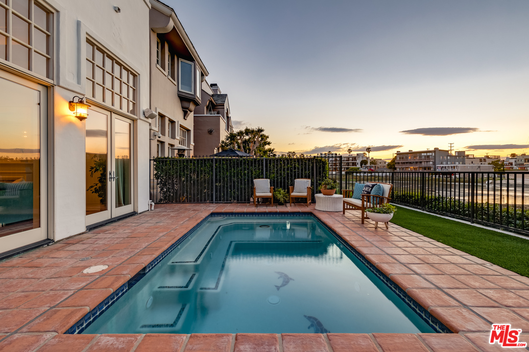 137 Roma Court Marina del Rey, CA 90292 - Photo 2 of 47