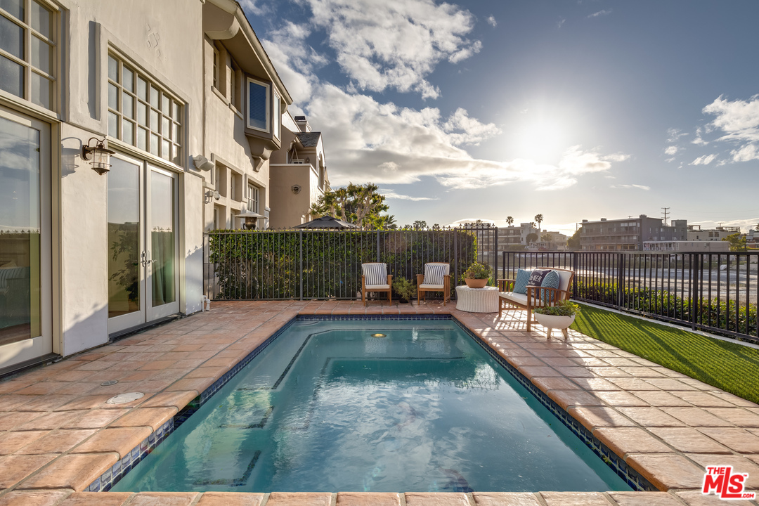 137 Roma Court Marina del Rey, CA 90292 - Photo 15 of 47