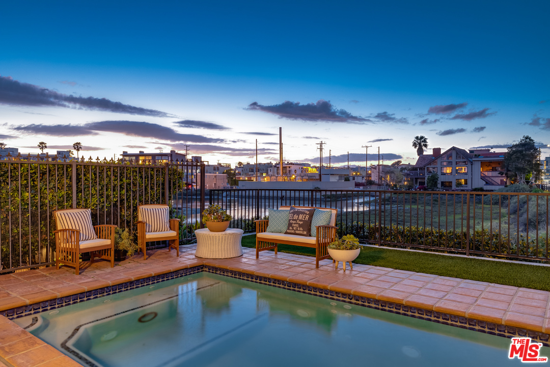 137 Roma Court Marina del Rey, CA 90292 - Photo 16 of 47