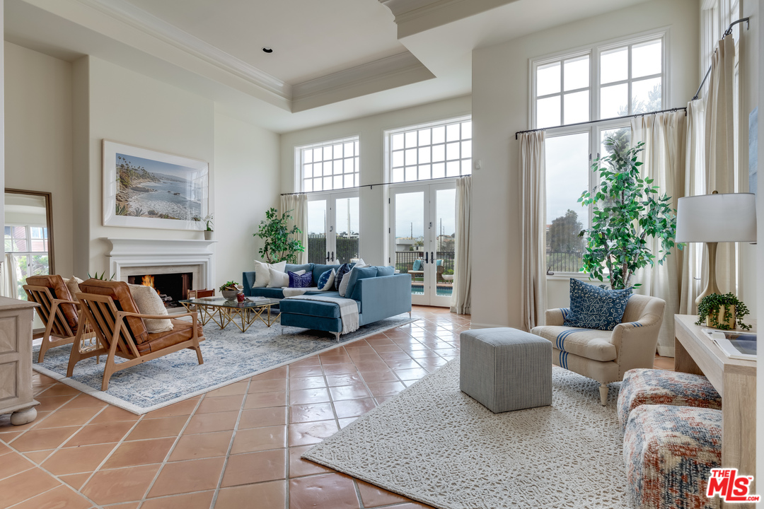 137 Roma Court Marina del Rey, CA 90292 - Photo 3 of 47