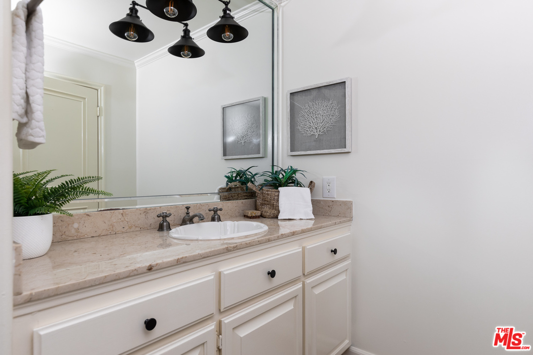 137 Roma Court Marina del Rey, CA 90292 - Photo 38 of 47