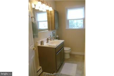 8420 Park Road Pasadena, MD 21122 - Photo 12 of 24 Bath