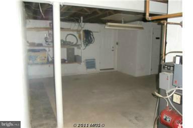 8420 Park Road Pasadena, MD 21122 - Photo 13 of 24 Interior (General)