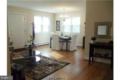 8420 Park Road Pasadena, MD 21122 - Photo 3 of 24 Interior (General)