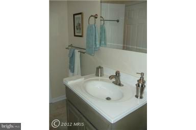 8420 Park Road Pasadena, MD 21122 - Photo 6 of 24 Bath