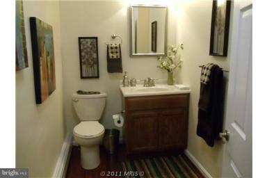 8420 Park Road Pasadena, MD 21122 - Photo 10 of 24 Bath