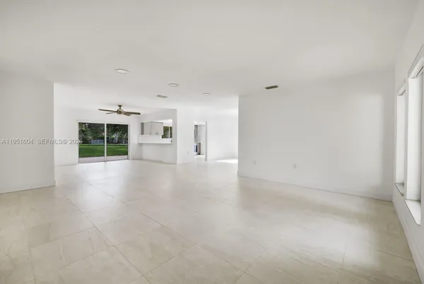 $5,800 | 2045 Southwest 125th Court, Unit 2045, Miami, FL 33175