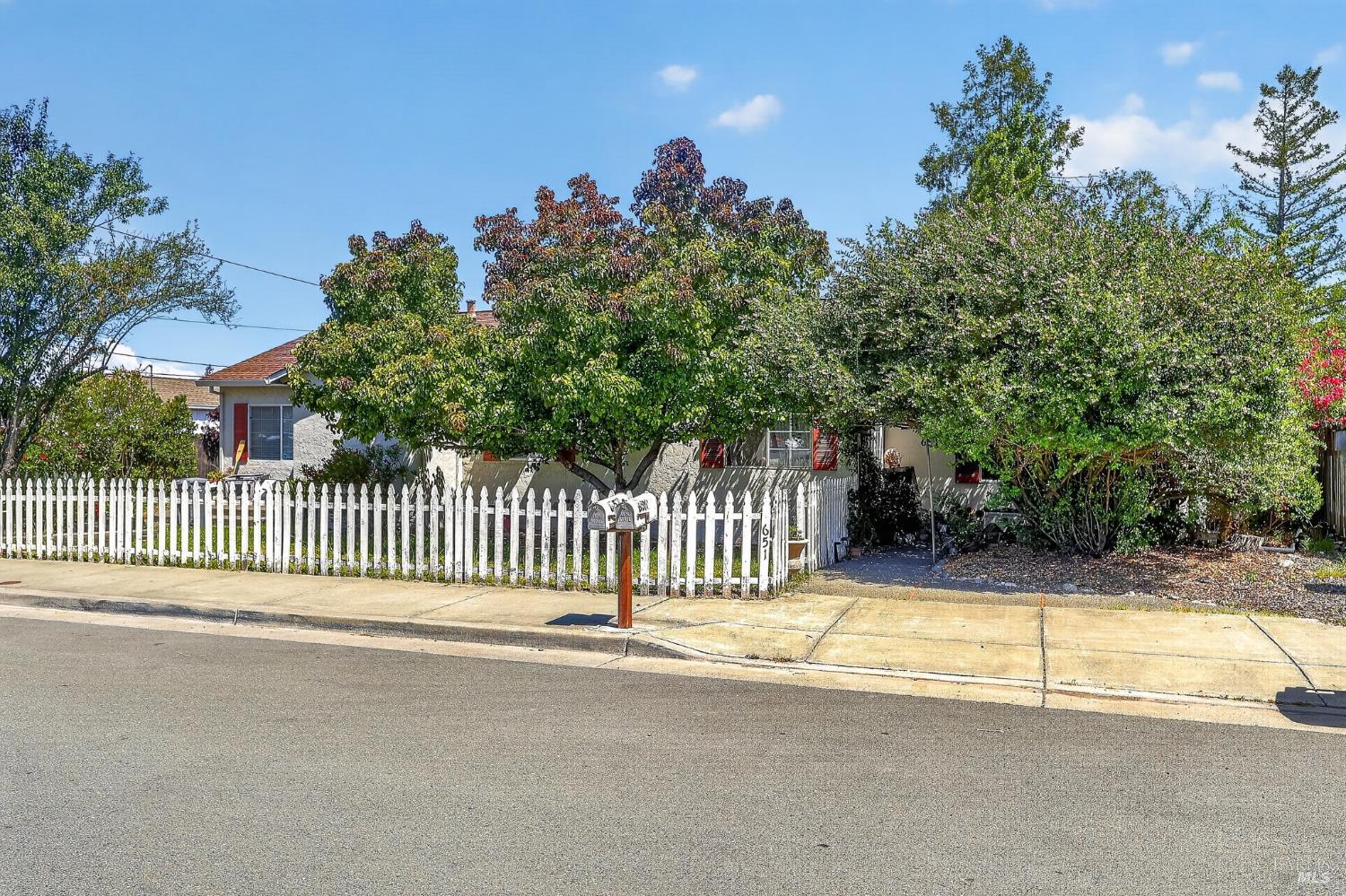 651 Russell Avenue Santa Rosa, CA 95403 - Photo 2 of 17