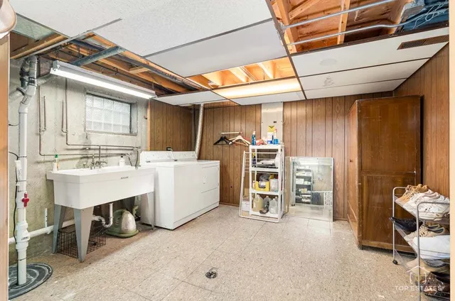 a view of a storage & utility room