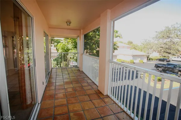 $1,900 | 732 Woodshire Lane, Unit I1, Naples, FL 34105