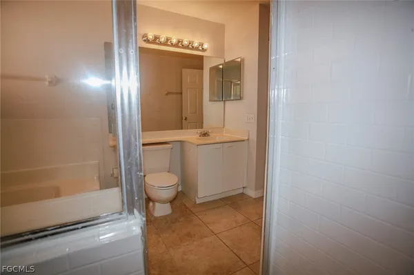 $1,900 | 732 Woodshire Lane, Unit I1, Naples, FL 34105