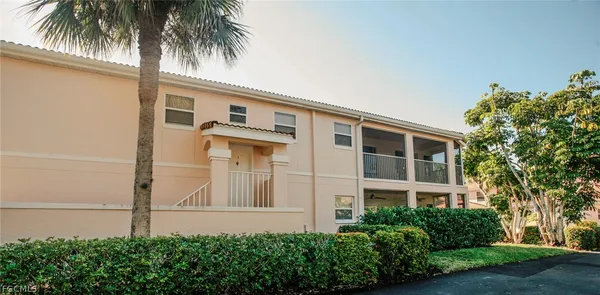 $1,900 | 732 Woodshire Lane, Unit I1, Naples, FL 34105