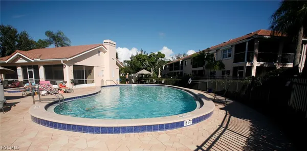 $1,900 | 732 Woodshire Lane, Unit I1, Naples, FL 34105