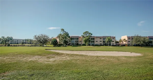 $1,900 | 732 Woodshire Lane, Unit I1, Naples, FL 34105
