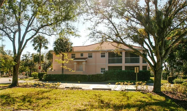 $1,900 | 732 Woodshire Lane, Unit I1, Naples, FL 34105