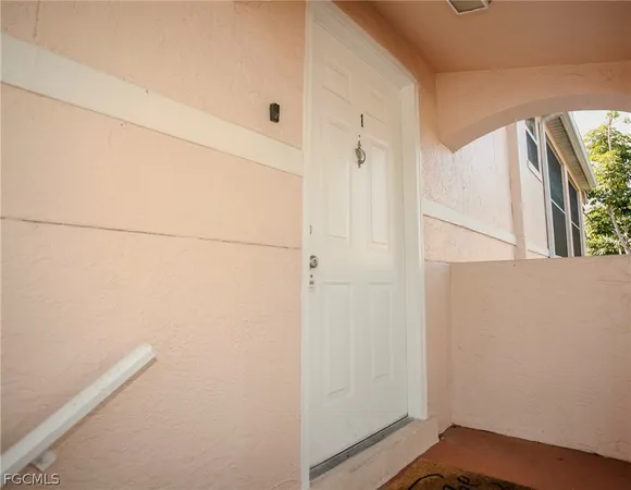 $1,900 | 732 Woodshire Lane, Unit I1, Naples, FL 34105