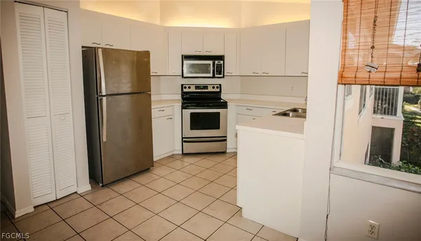 $1,900 | 732 Woodshire Lane, Unit I1, Naples, FL 34105