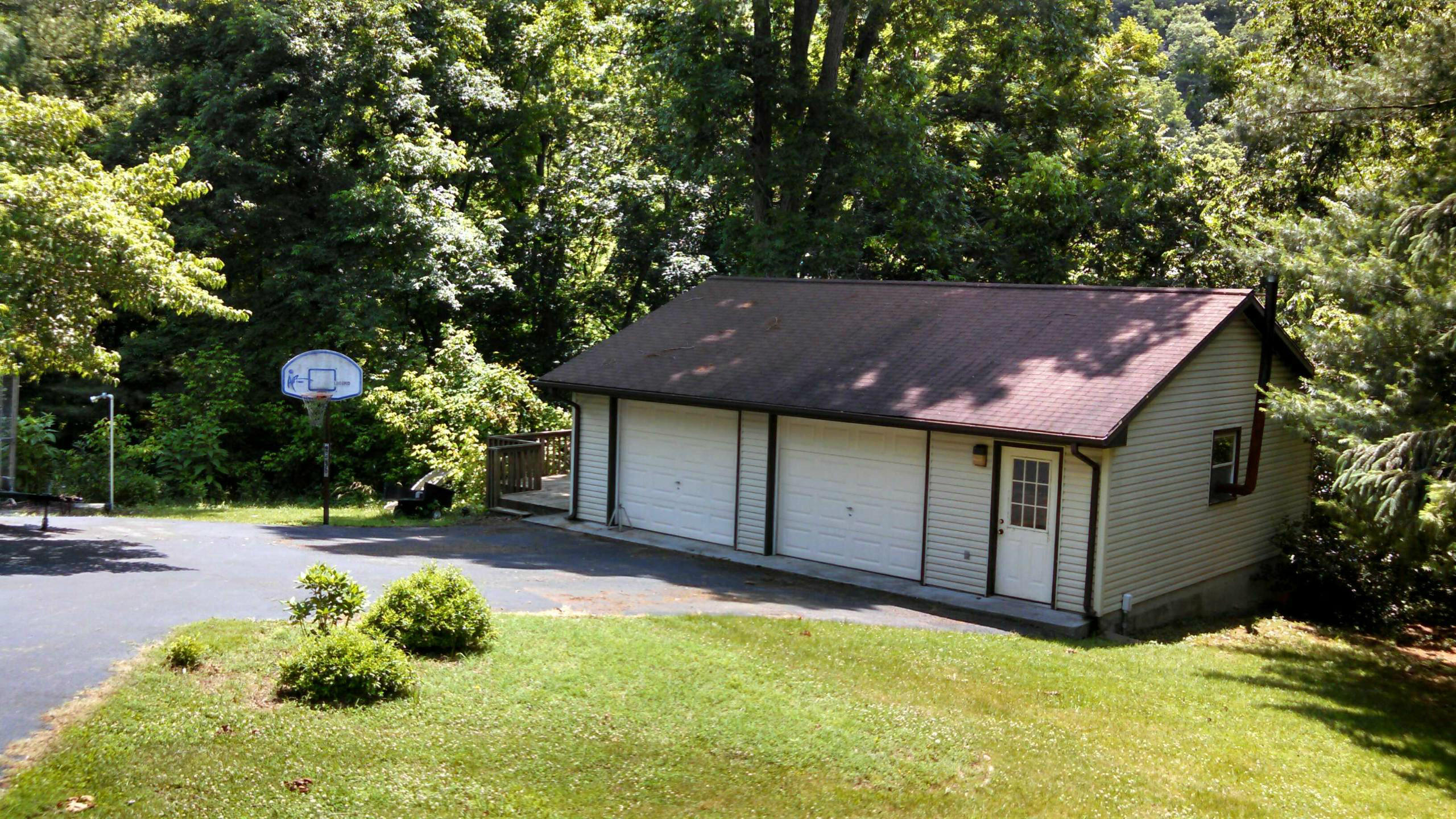 1278 Alleghany Spring Road Shawsville, VA 24162 - Photo 9 of 11 Garage
