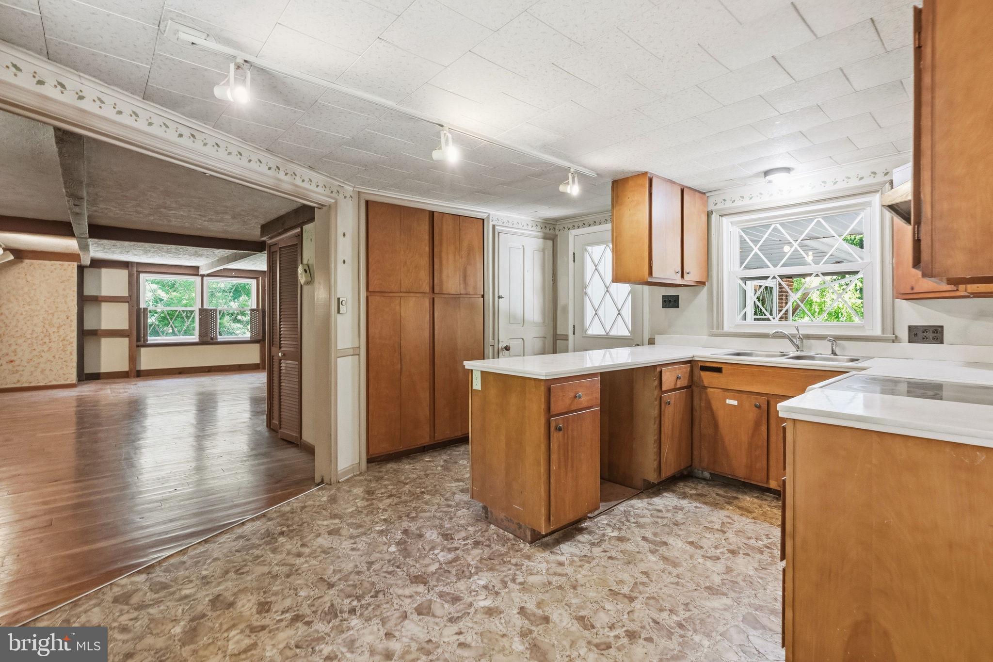 1701 Bahr Road Pottstown, PA 19464 - Photo 7 of 48