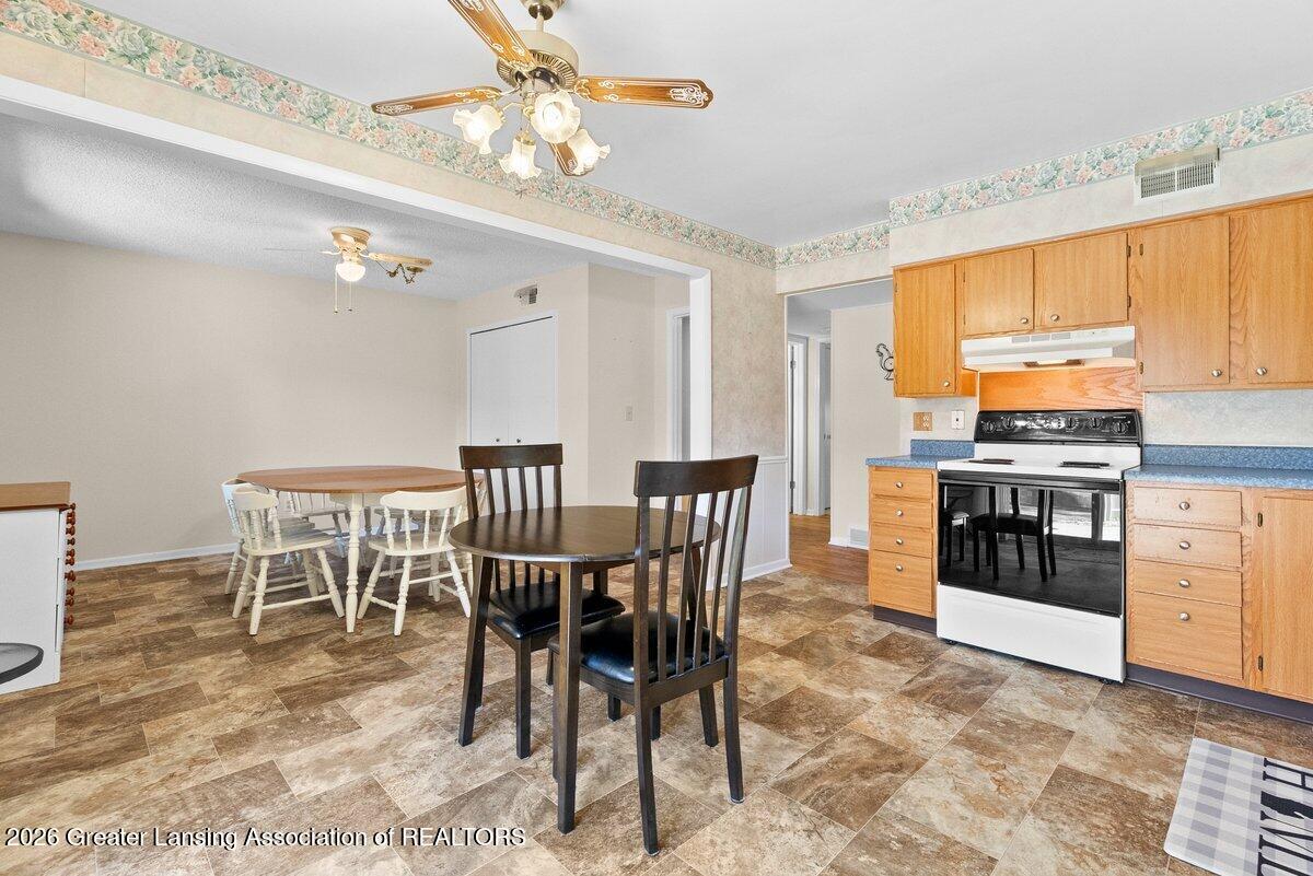 4717 Gull Road, Unit 38 Lansing, MI 48917 - Photo 3 of 10 Media Jett - 06