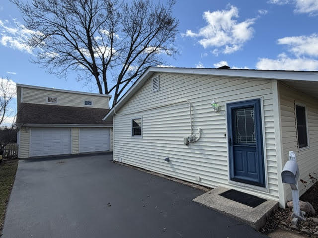 111 Cedar Circle Streamwood, IL 60107 - Photo 3 of 26