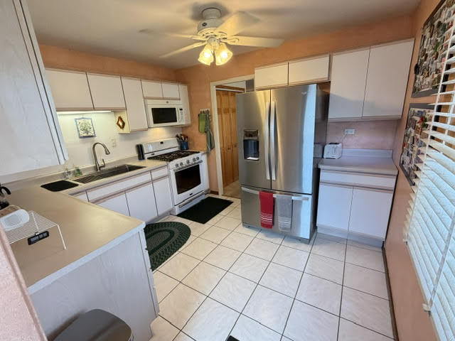 111 Cedar Circle Streamwood, IL 60107 - Photo 5 of 26