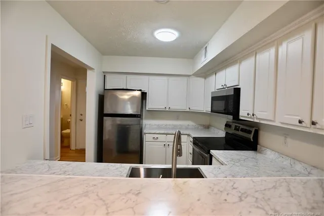 $1,800 | 365 West Illinois Avenue, Unit 24, Southern Pines, NC 28387