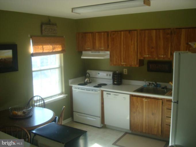 38 Bohn Court Rosedale, MD 21237 - Photo 2 of 30 Kitchen