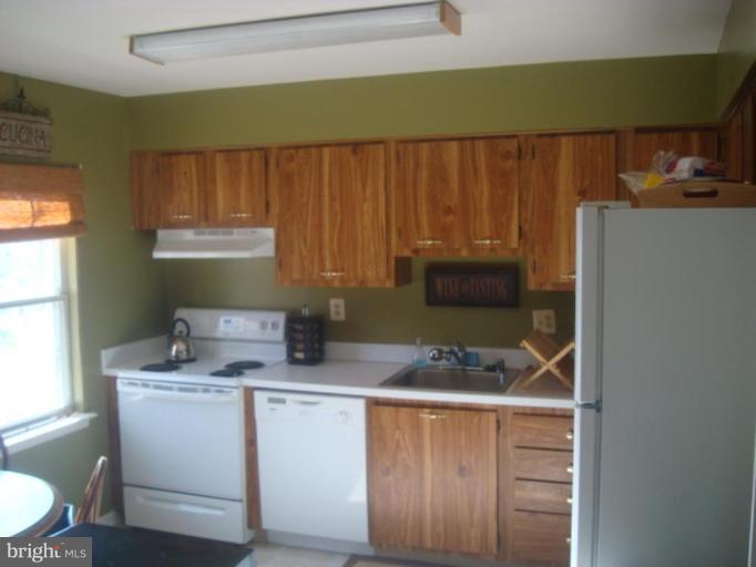 38 Bohn Court Rosedale, MD 21237 - Photo 3 of 30 Kitchen #2