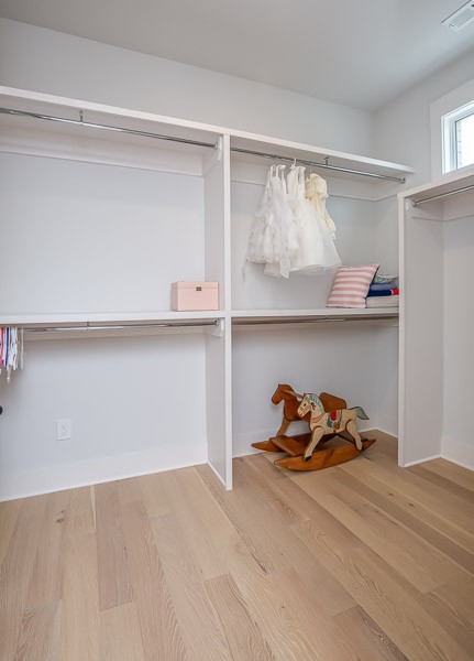 1202 Parkview Circle Nashville, TN 37204 - Photo 20 of 30 a room with a book shelf