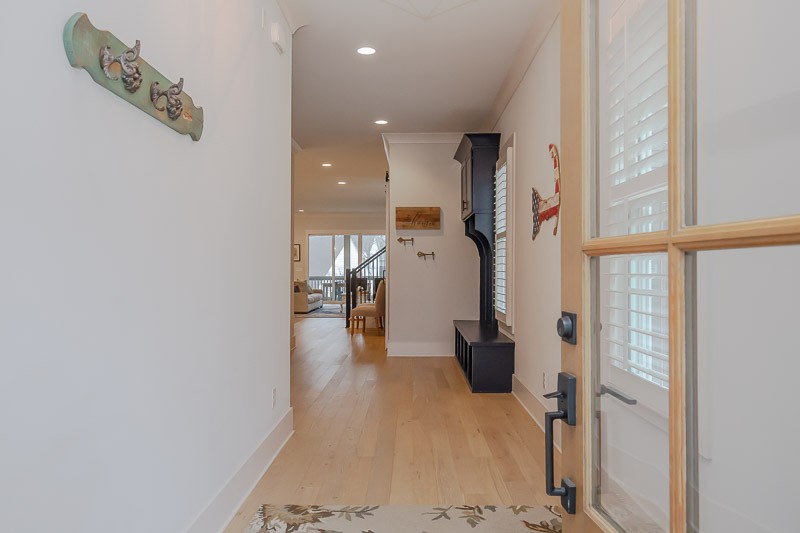 1202 Parkview Circle Nashville, TN 37204 - Photo 3 of 30 a hallway with a white stove next to a window
